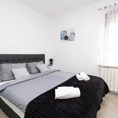 Gulin Ii Apartament *