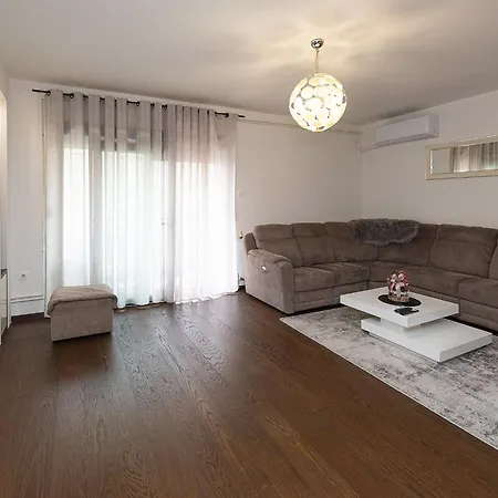 Gulin Ii Appartement